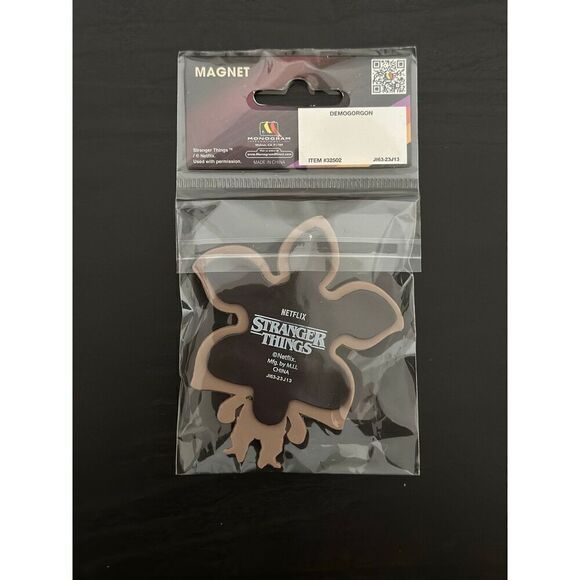 Stranger Things Demogorgon Figural Magnet - Picture 2 of 2